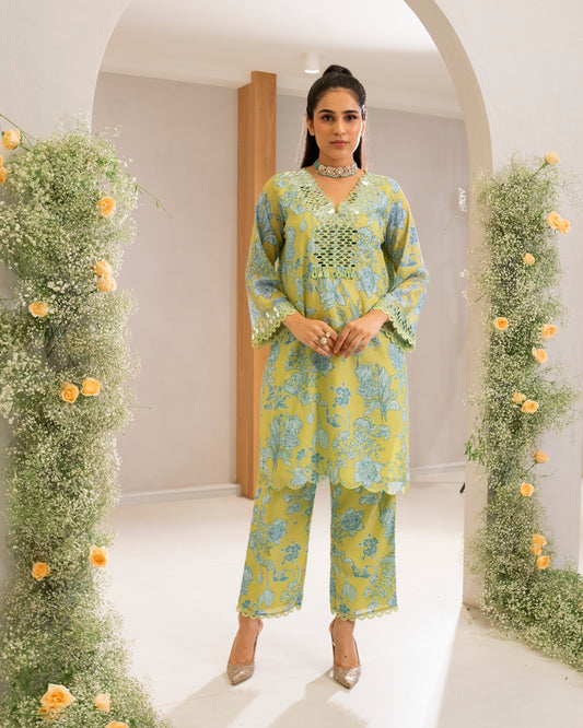 EMBROIDERED SHORT TOP WITH SHARARA PANT